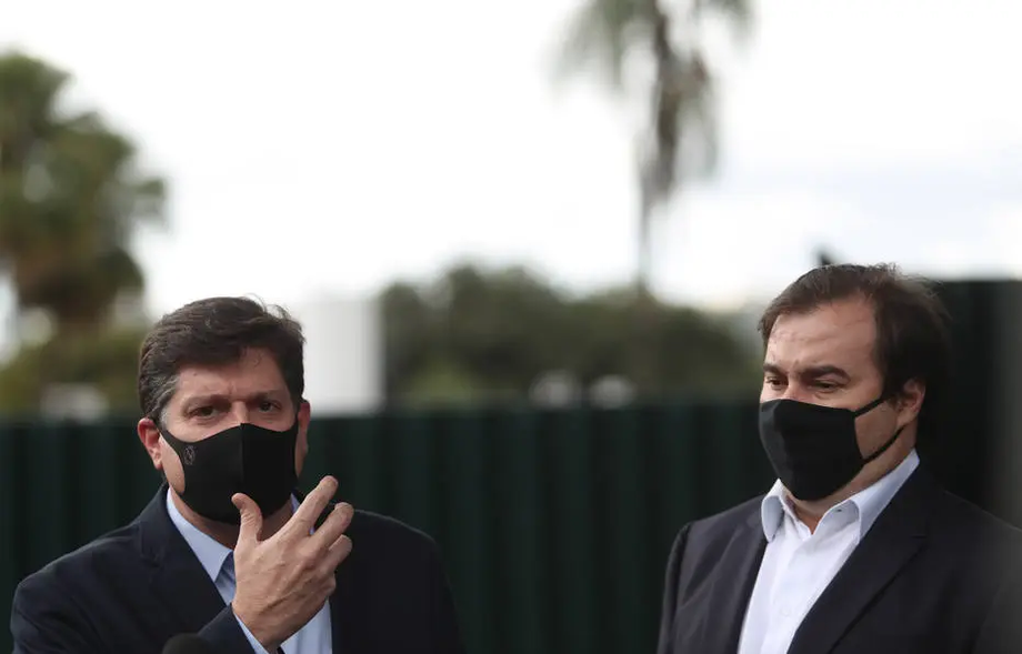 O deputado federal Baleia Rossi (MDB) e o presidente da Câmara, Rodrigo Maia (DEM)