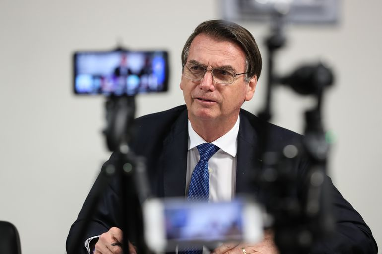 É um apelo que faço a você. Apague uma luz em casa agora, se for possível, disse Bolsonaro