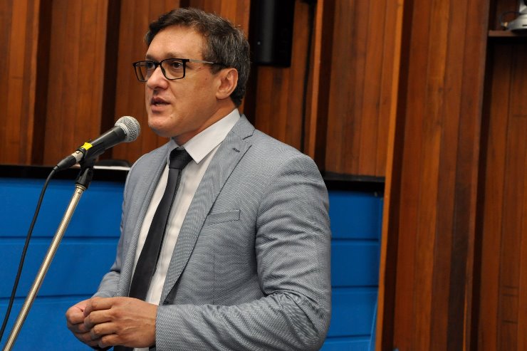 O deputado Lucas de Lima faz um alerta para o aumento do abandono de animais durante a pandemia