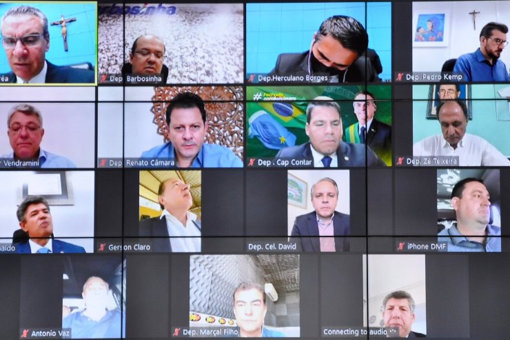 Os deputados apreciaram e aprovaram três matérias nesta quarta-feira