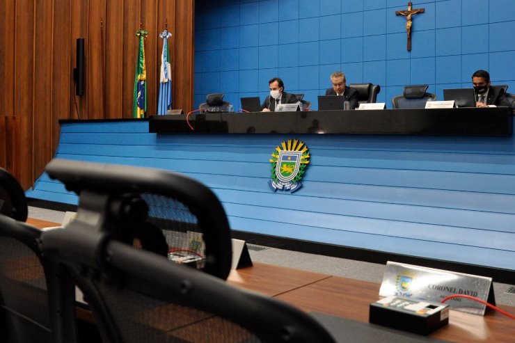 As sessões mistas da ALEMS são conduzidas do Plenário Júlio Maia, pelo presidente Paulo Corrêa