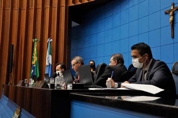 Propostas foram protocoladas pelo Parlamento nesta sexta-feira