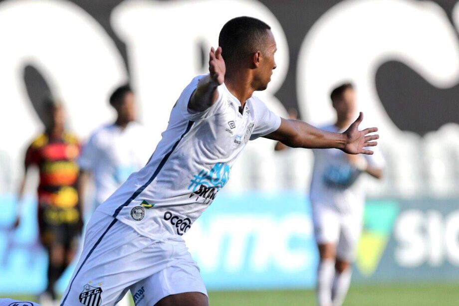 Lucas Braga ainda festeja a grande atuação pelo Santos na vitória sobre Grêmio