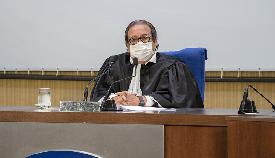 O conselheiro Iran Coelho das Neves tomou posse nesta manhã (16) do seu segundo mandato na presidência do Tribunal de Contas do Estado de Mato Grosso do Sul