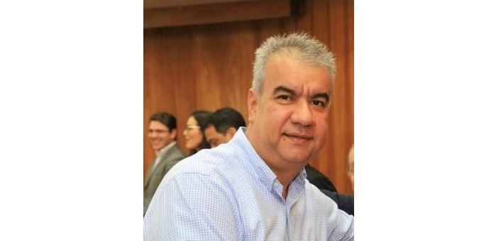 O advogado Alexander Pinheiro de Melo e Silva, 48 anos, morreu neste domingo (27), vítima do novo coronavírus (Covid-19), em Campo Grande.