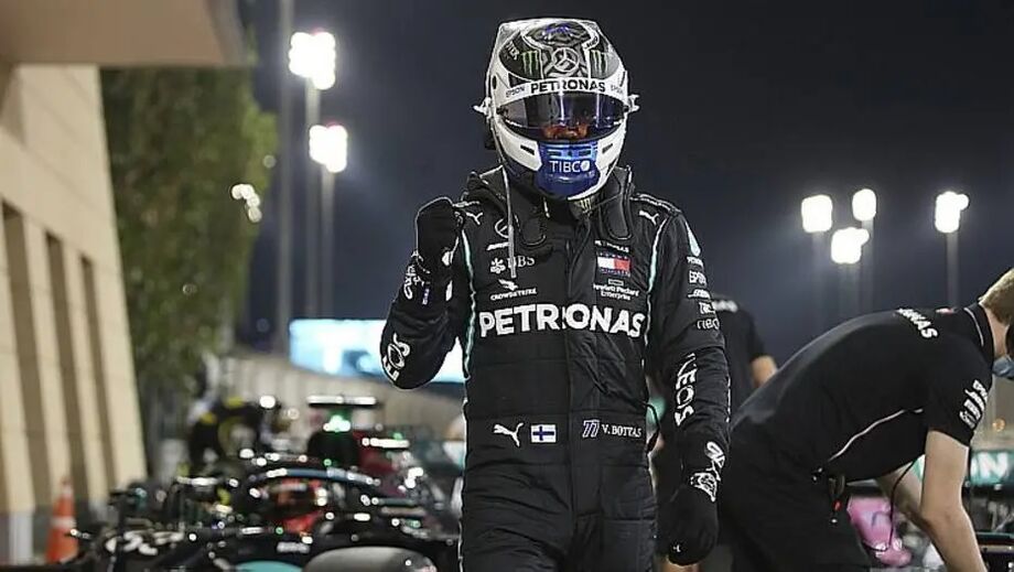 Bottas desbanca Russell por 0s026 e fatura a pole no Bahrein; Pietro larga em 20º.