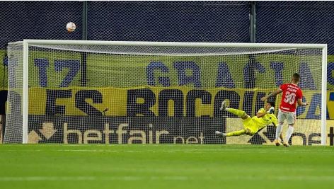 Peglow perde pênalti decisivo para o Inter