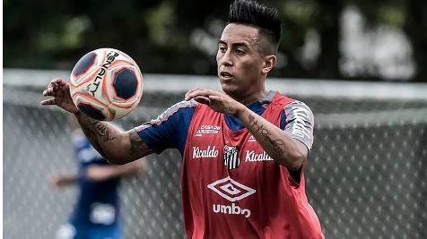Christian Cueva deixou o Santos para reforçar o Pachuca, transferência que motivou punição aplicada pela Fifa
