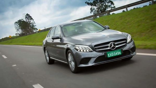 A Mercedes informou que estuda no momento a melhor solução para o destino da unidade e seus 370 funcionários