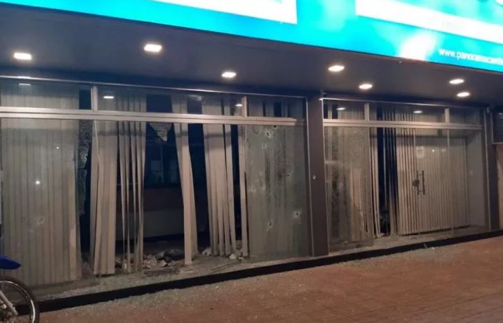 Durante a madrugada de hoje (28), duas casas de câmbio foram fuziladas na cidade paraguaia de Pedro Juan Caballero