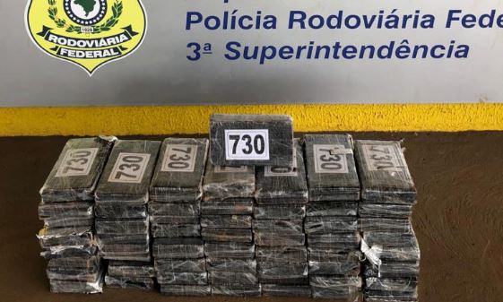 Na manhã de hoje (28), um empresário de Dourados, a 198 km de Campo Grande, foi flagrado com 64 kg de cocaína em Ponta Porã pela Polícia Rodoviária Federal (PRF)