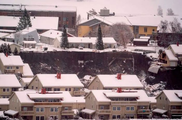 Deslizamento de terra destruiu casas em Ask, na Noruega
