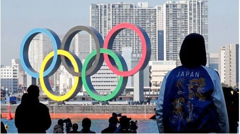 De acordo com o Comitê Organizador, os custos adicionais dos Jogos serão divididos entre o governo japonês, a cidade de Tóquio e o próprio COL