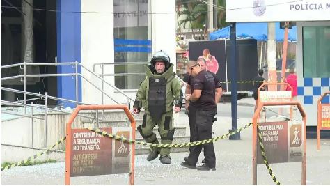 Bandidos explodiram e roubaram uma agência da Caixa Econômica Federal em Belford Roxo
