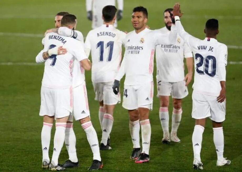 Real Madriid venceu o Granada com gols de Casemiro e Benzema