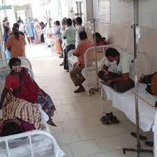 Pacientes em hospital do governo em Eluru, no Estado de Andhra Pradesh, na Índia. Mais de 200 pessoas foram hospitalizadas como uma doença não identificada
