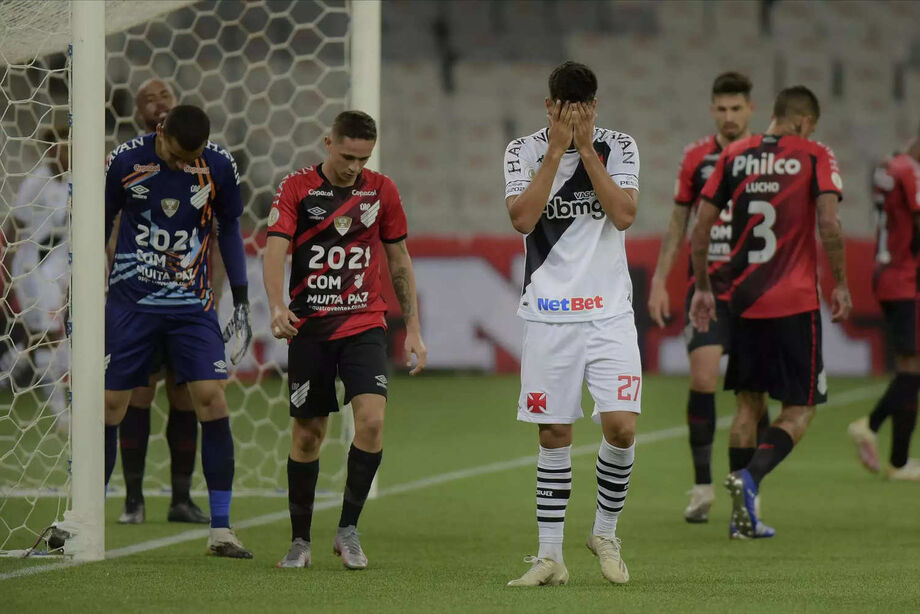 O jogador Tiago Reis durante a partida entre Athletico PR e Vasco