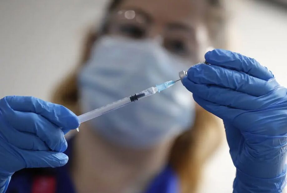 Pazuello diz que, se Pfizer conseguir adiantar entrega, vacinação emergencialpode começar em dezembro