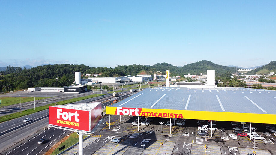 Inaugurou nesta sexta-feira (04) a 43ª loja do Fort Atacadista, a segunda unidade em Blumenau (SC)