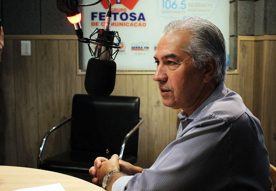 O governador Reinaldo Azambuja em entrevista ao Giro Estadual de Notícias do Grupo Feitosa de Comunicação