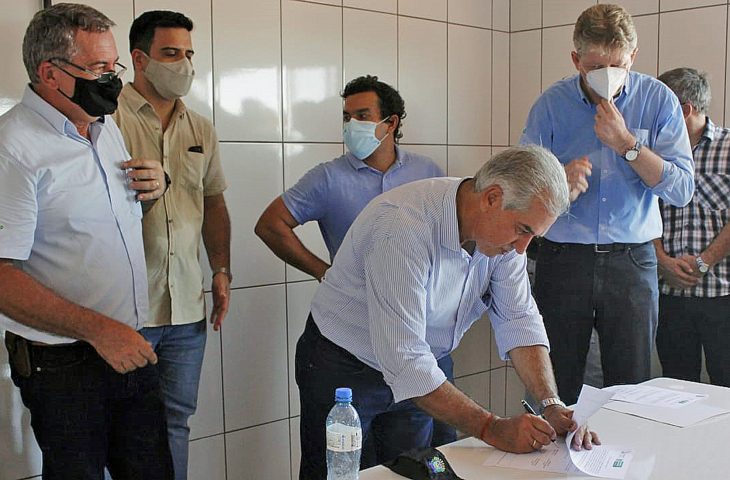 O governador Reinaldo Azambuja autorizou, nesta segunda-feira (21), a pavimentação de 5,74 km da MS-427 em Rio Verde, interligando os atrativos turísticos da região e promovendo a conexão rodoviária do município com o Pantanal e Bonito