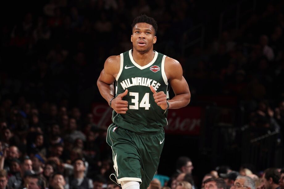 Antetokounmpo renova com o Milwaukee Bucks por cinco temporadas