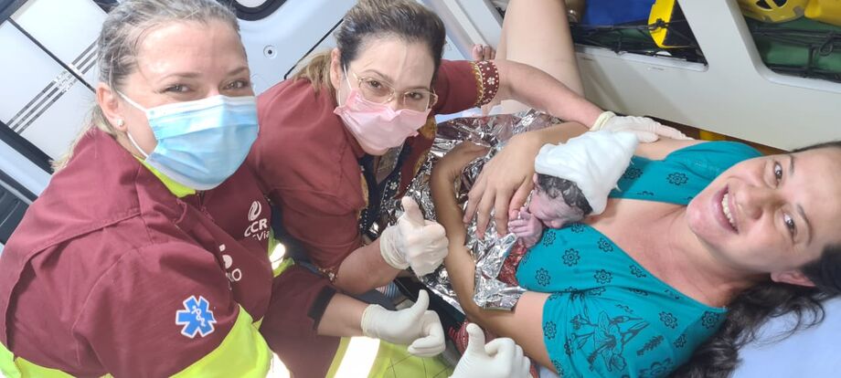 A bebê e a mãe foram posteriormente encaminhadas em segurança para o Hospital El Kadri, em Campo Grande, e passam bem