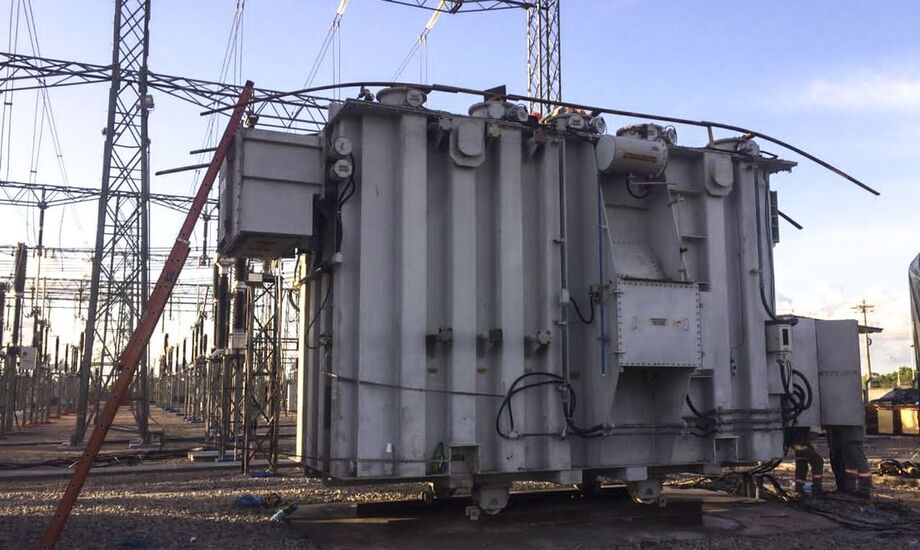 O transformador trifásico que a Linhas de Macapá Transmissora de Energia (LMTE) alugou para servir temporariamente como reserva de segurança na estação de Macapá