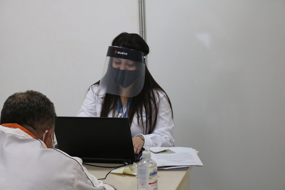 Atendimento é feito tomando cuidado de prevenção ao covid-19