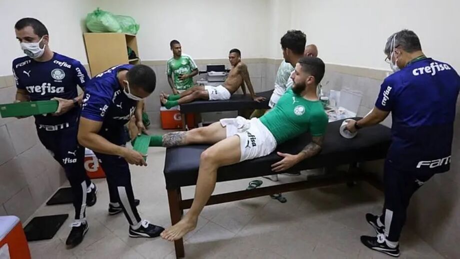 Palmeiras no vestiário antes do jogo contra o Libertad, no Paraguai