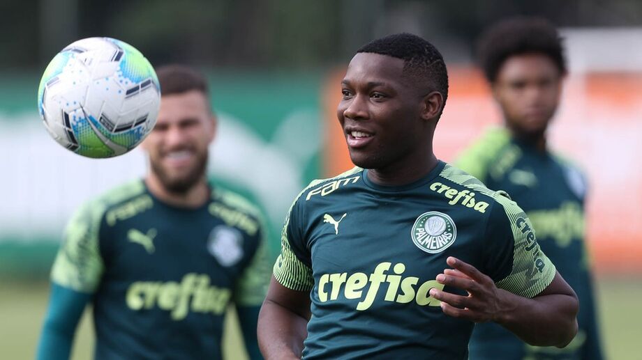 Patrick de Paula treinou pelo segundo dia seguido e deve retornar ao Palmeiras
