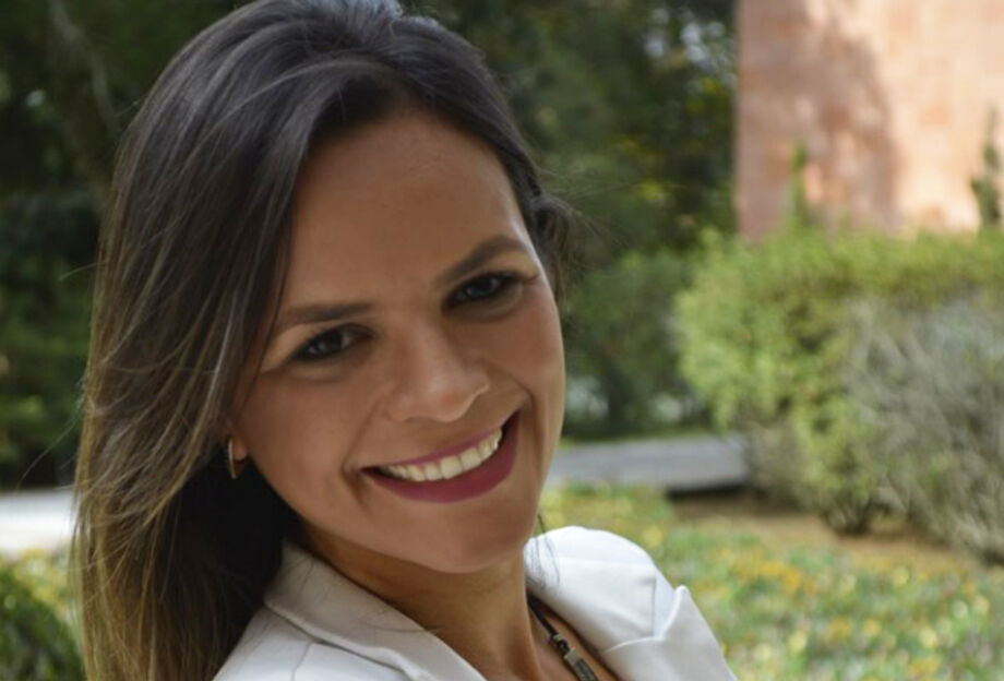 Pollyanna Rodrigues Gondino é economista