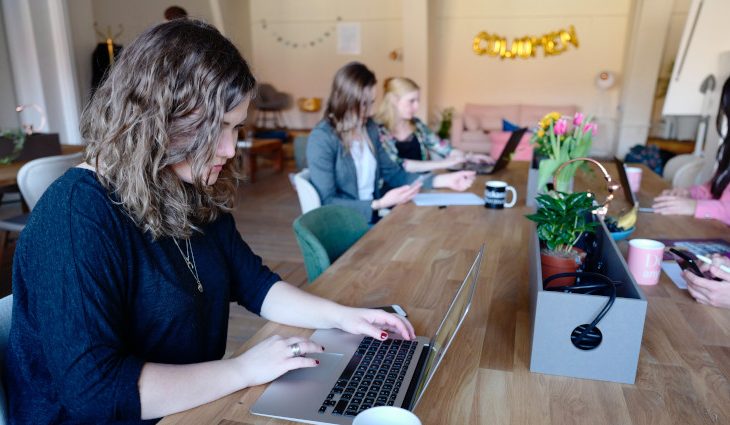 Iniciativa reconhece empresas com práticas de promoção e defesa dos direitos das mulheres no trabalho