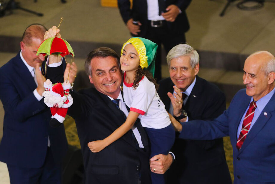 Bolsonaro fez uma rápida passagem no palácio