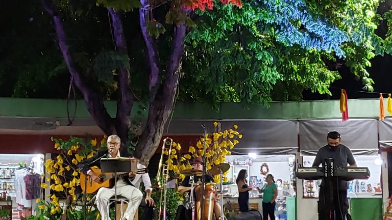 Seguindo todos os protocolos de biossegurança, o Cardápio Seresteiro tem sua última edição do ano nesta sexta-feira (18), às 18h30, na Praça dos Imigrantes