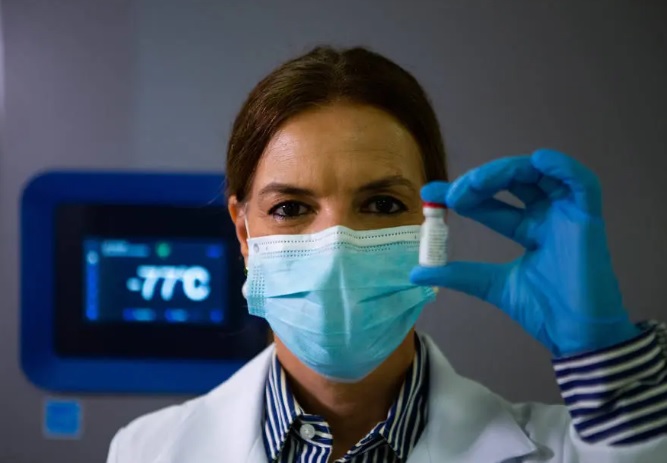 Sue Ann Costa Clemens, coordenadora dos centros de pesquisa da vacina de Oxford no Brasil e diretora do Instituto para a Saúde Global da Universidade de Siena (Itália)