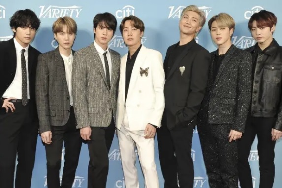 Um grupo de fãs do cantor Jimin, membro do BTS, reuniu o dinheiro para a doação, na Coreia do Sul