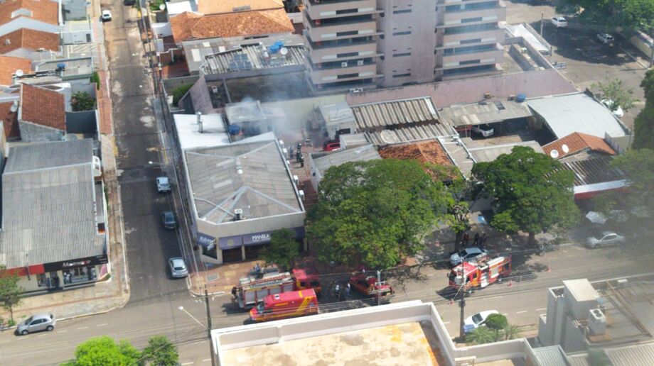 Foram usados 1,5 mil litros de água foram utilizados no combate