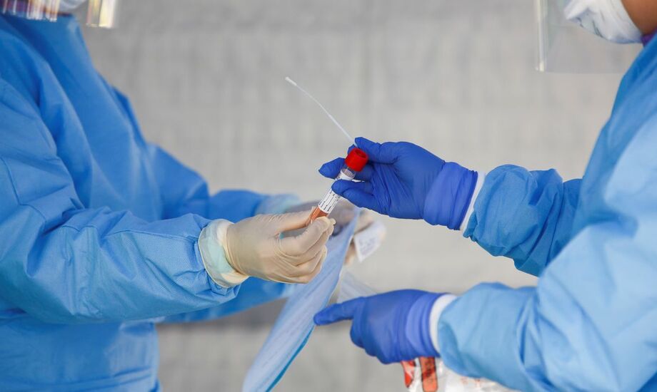 Na semana do Natal, os casos e as mortes em razão da pandemia do novo coronavírus caíram, respectivamente, 24% e 15%