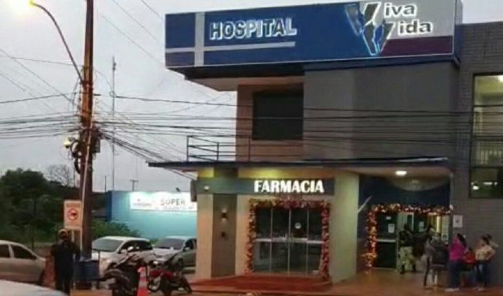 Ele foi atingido no pescoço e levado por familiares ao hospital particular Viva Vida