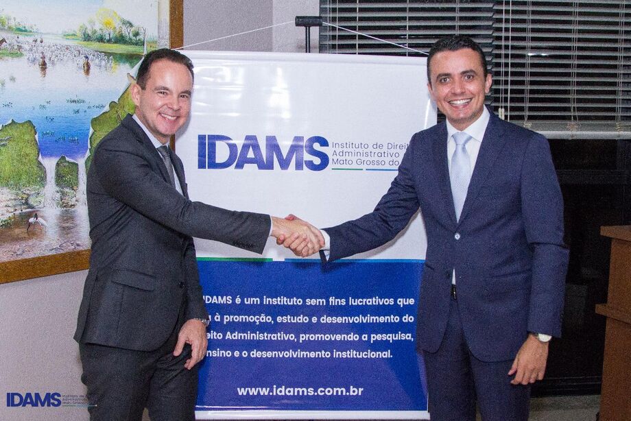 Luís Cláudio Rodrigues Ferreira, presidente e Editor da Editora Fórum e João Paulo Lacerda, presidente do IDAMS