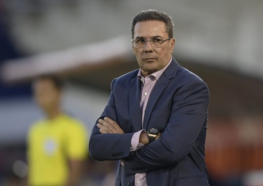 Luxemburgo defende churrasco e minimiza atrasos salariais no Vasco