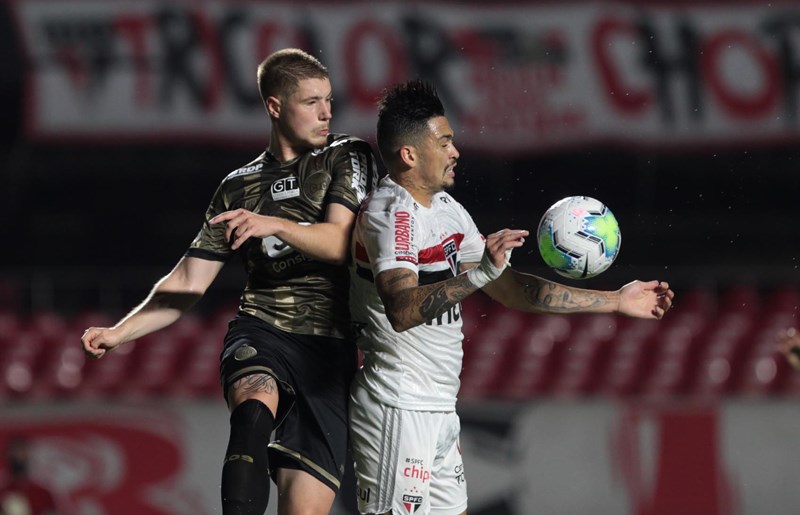 O São Paulo de Luciano ficou só no empate com o Coritiba