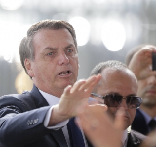 Grupos da direita repetem esquerda e pedem saída de Bolsonaro no Rio