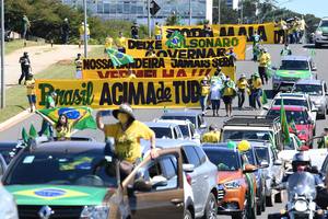 Carreata com buzinaço protesta contra Bolsonaro e a favor da vacinação