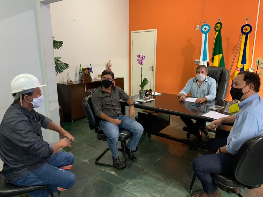 Diretoria da Sanesul está em Guia Lopes da Laguna. Ha recursos do Programa Avançar Cidades no valor de R$ 7,9 milhões em obras sendo executadas