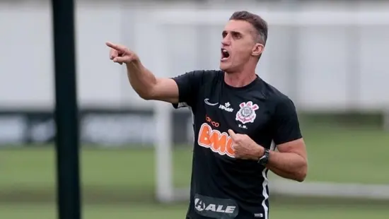 Mancini orienta treino do Corinthians no CT Joaquim Grava