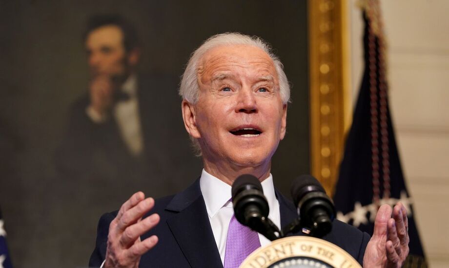 O presidente dos Estados Unidos, Biden, assinou diversos decretos para combater a mudança climática.