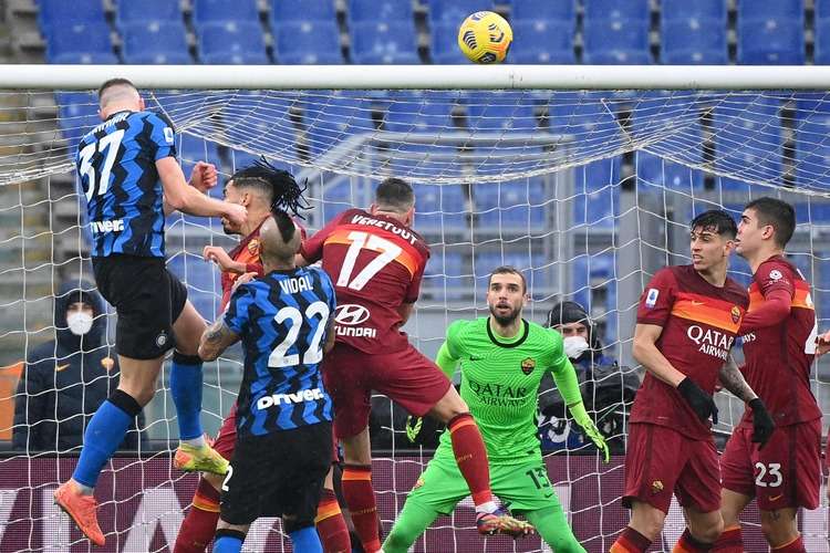 Roma e Inter de Milão empatam