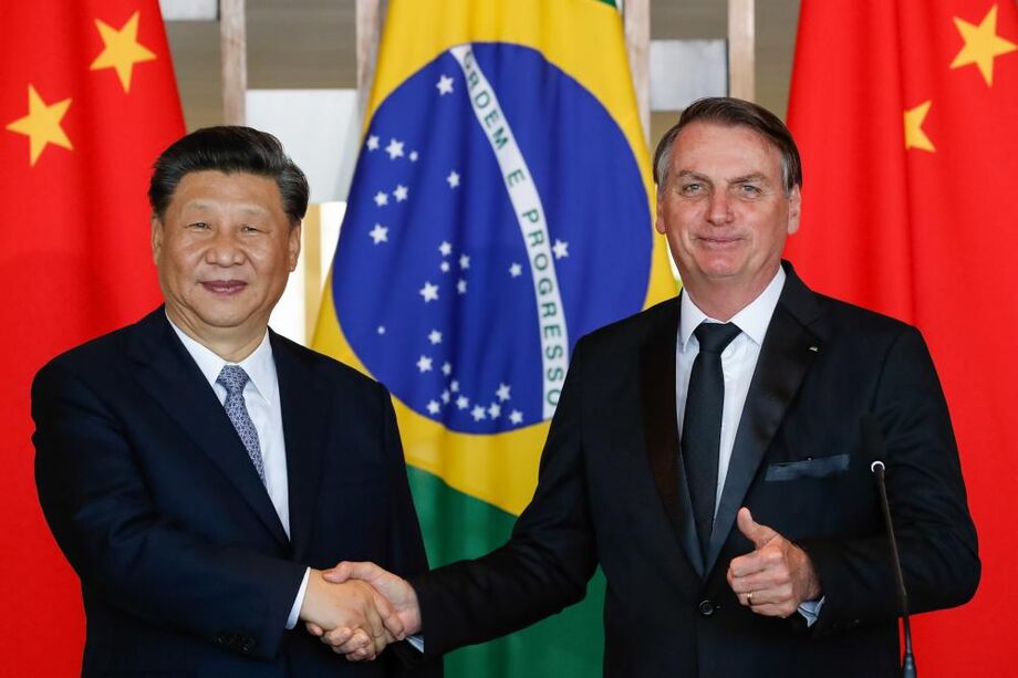 Os insumos foram enviados após reunião virtual do embaixador chinês no Brasil, Yang Wanming, com o governador do Amazonas, Wilson Lima (PSC), e os deputados federais Evair de Melo (PP/ES) e Marcelo Ramos (PL/AM).